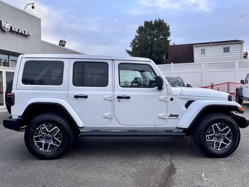 New 2026 Jeep Wrangler Sahara image 8