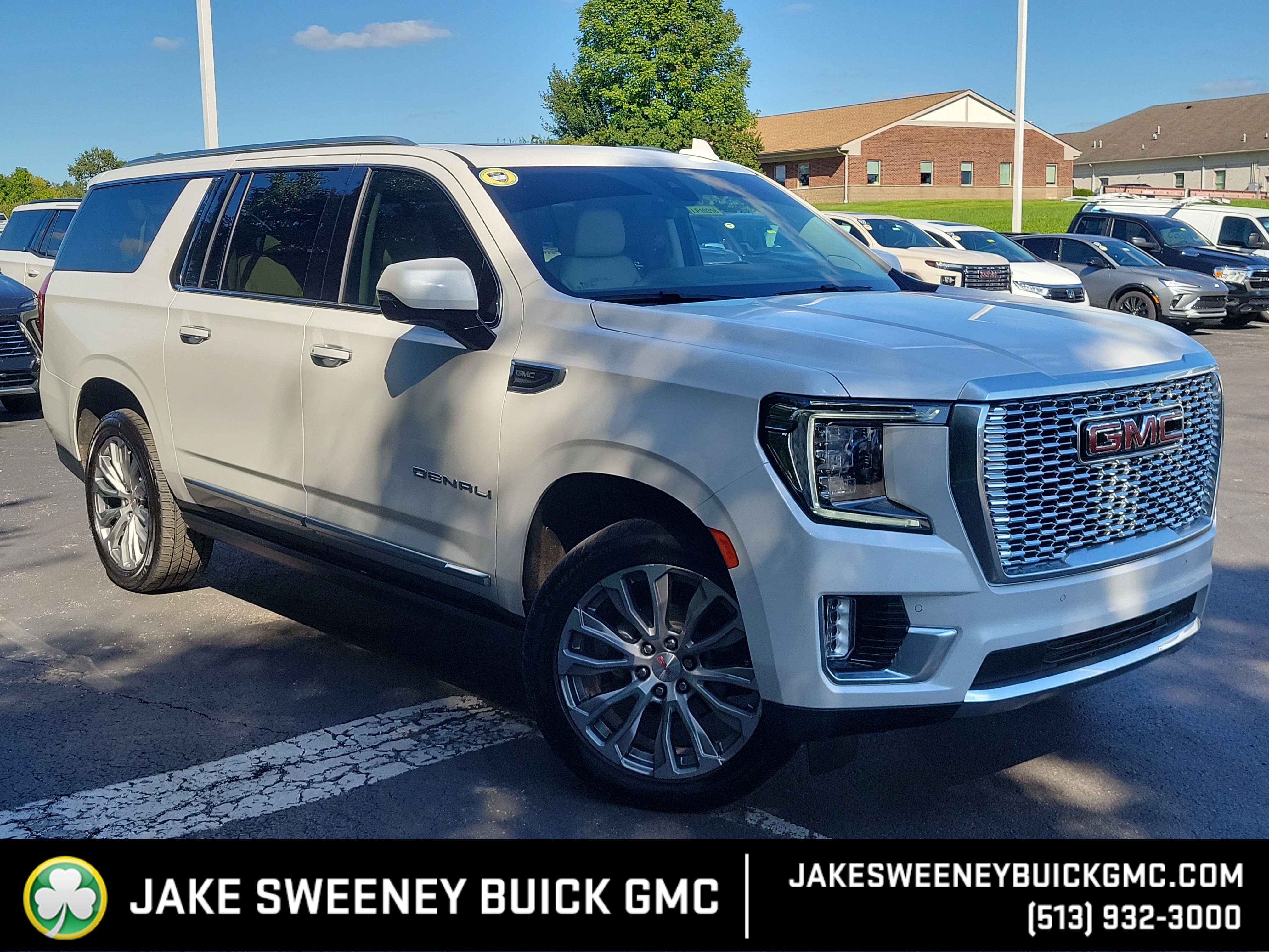 Used 2021 GMC Yukon XL Denali w/ Denali Premium Package AWD/4WD image 1