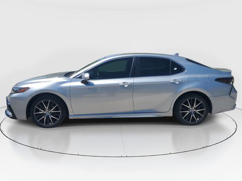 Used 2024 Toyota Camry SE FWD image 6