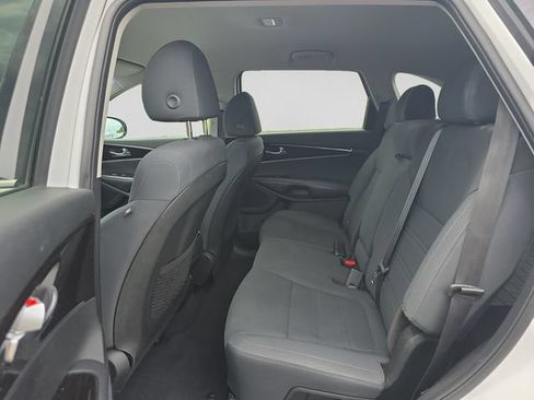 Used 2019 Kia Sorento FWD V6 image 15