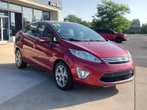 Used 2013 Ford Fiesta Titanium FWD image 3