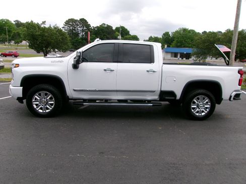 Used 2025 Chevrolet Silverado 2500 High Country w/ High Country Premium Package AWD/4WD image 7