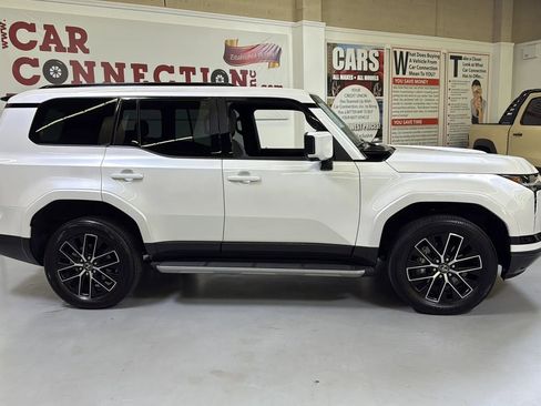 Used 2024 Lexus GX 550 w/ Accessory Package (2T) image 10