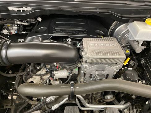 Used 2024 RAM 1500 Laramie AWD/4WD image 33