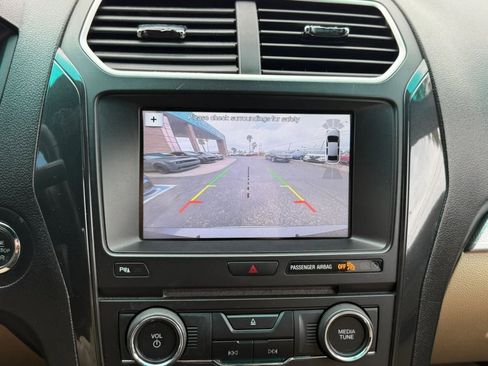 Used 2017 Ford Explorer XLT w/ Equipment Group 202A FWD image 57