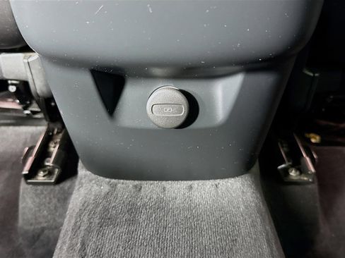 Used 2023 Volvo XC60 B5 Plus w/ Climate Package image 29