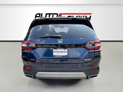 Used 2025 Honda Pilot Touring image 6
