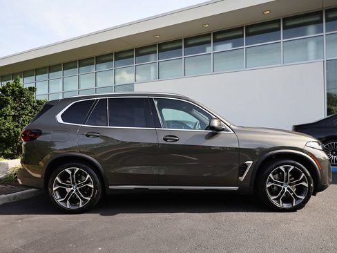 Used 2024 BMW X5 xDrive40i w/ Premium Package AWD/4WD image 4