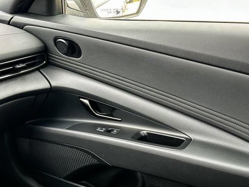Used 2025 Hyundai Elantra Sport FWD image 28