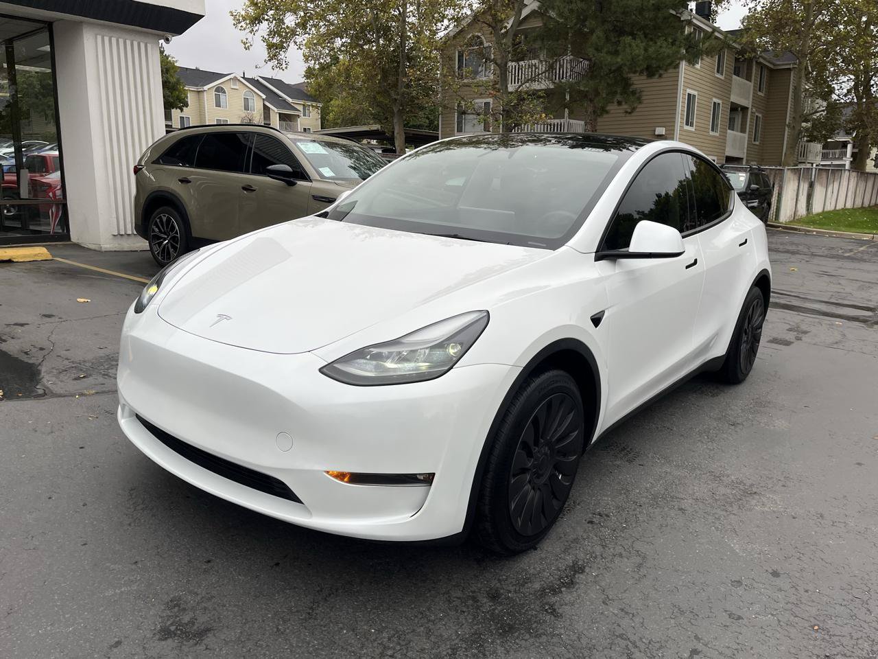 Used 2024 Tesla Model Y Long Range AWD/4WD image 16