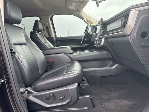 Used 2024 Ford Expedition XLT image 10