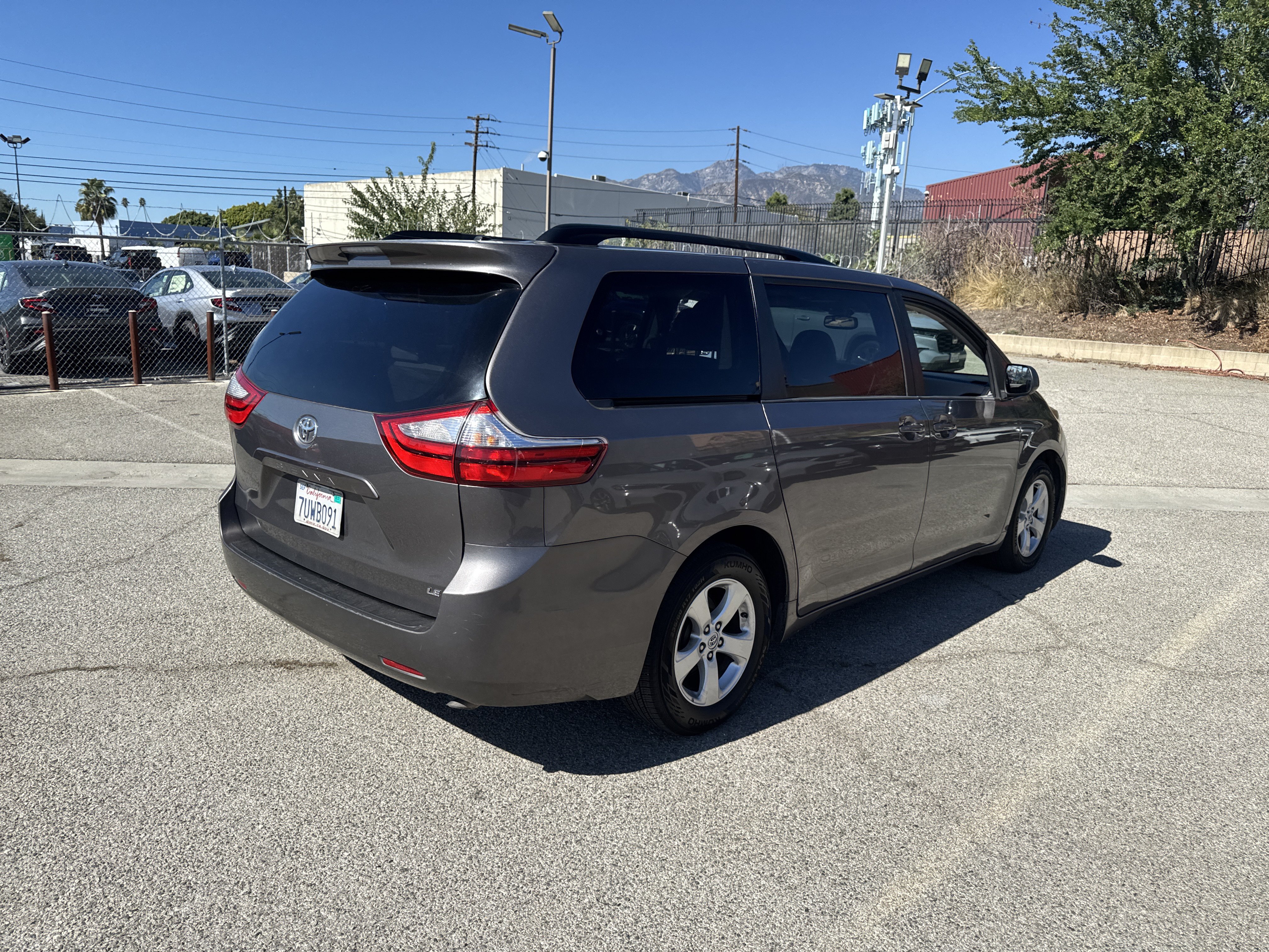 Used 2017 Toyota Sienna LE FWD image 4