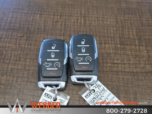 Used 2021 RAM 1500 Laramie AWD/4WD image 2