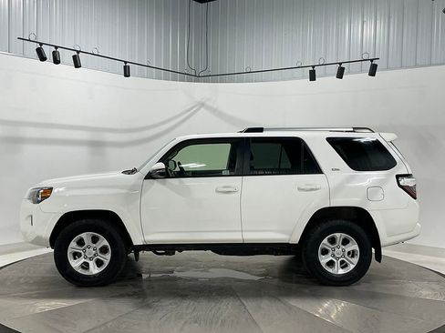 Used 2022 Toyota 4Runner SR5 Premium w/ Moonroof Package AWD/4WD image 14