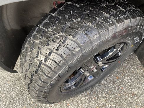 Used 2023 GMC Acadia AT4 w/ Technology Package image 42