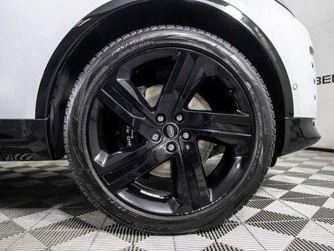 Used 2023 Land Rover Discovery Metropolitan Edition image 43