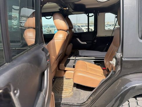 Used 2015 Jeep Wrangler Unlimited Sahara w/ Connectivity Group image 19