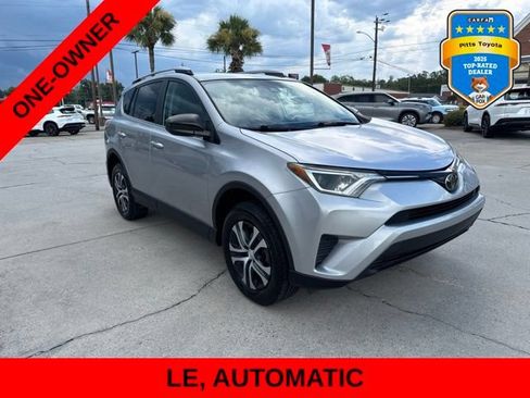 Used 2017 Toyota RAV4 LE FWD image 3