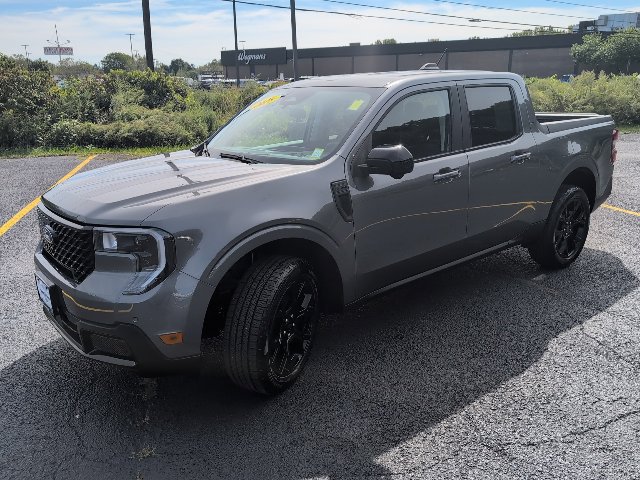 Used 2025 Ford Maverick Lariat w/ Black Appearance Package AWD/4WD image 1