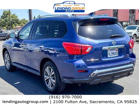 Used 2019 Nissan Pathfinder SL FWD image 2