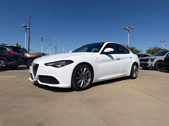 Used 2022 Alfa Romeo Giulia Ti RWD image 1