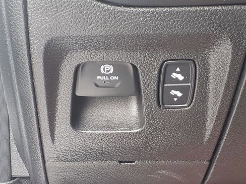 Used 2022 RAM 1500 Limited AWD/4WD image 10