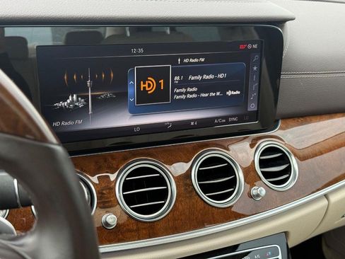 Used 2017 Mercedes-Benz E 300 4MATIC image 23