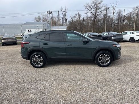 Used 2025 Chevrolet Trax LT image 3