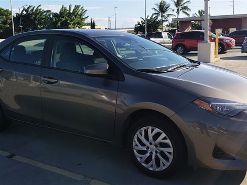 Used 2018 Toyota Corolla LE FWD image 6