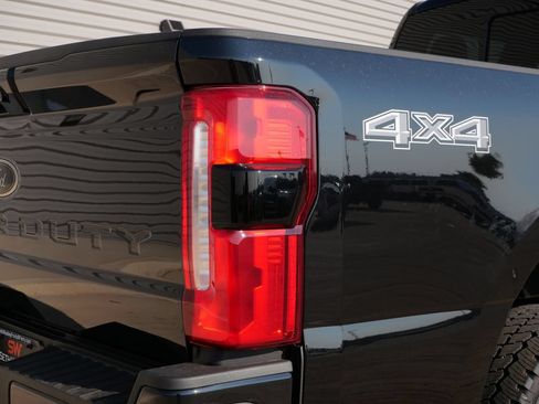 New 2026 Ford F250 Lariat w/ Black Appearance Package AWD/4WD image 12