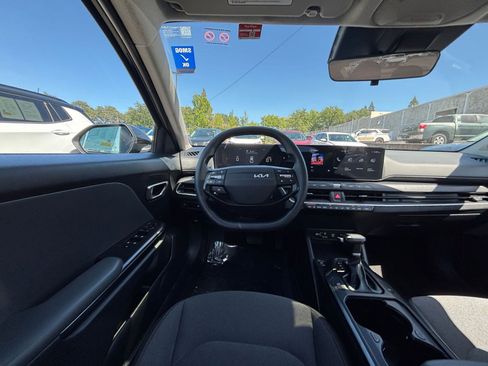 Used 2025 Kia K4 LXS image 33