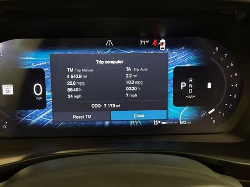 Used 2026 Volvo XC40 B5 Plus AWD/4WD image 27