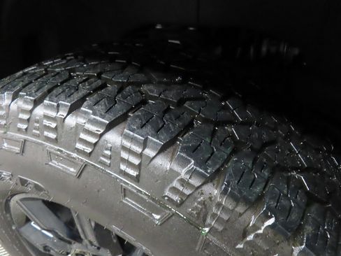 Used 2025 GMC Sierra 2500 AT4 w/ AT4 Premium Plus Package image 7