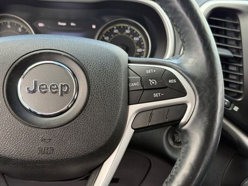 Used 2014 Jeep Cherokee Trailhawk w/ Comfort/Convenience Group AWD/4WD image 32