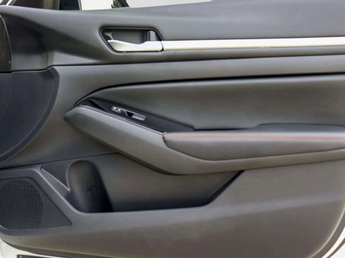 Used 2024 Nissan Altima 2.5 SR image 34