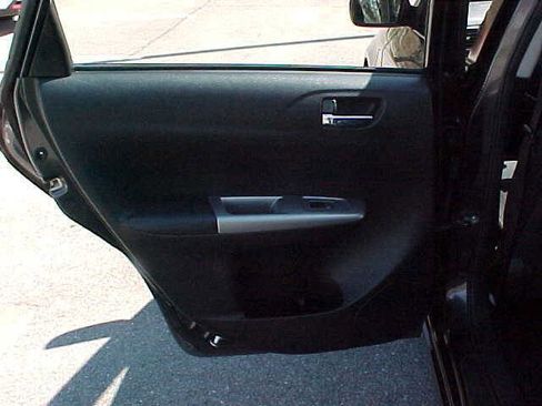 Used 2010 Subaru Impreza 2.5i Premium image 17