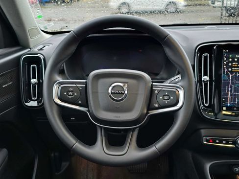 Used 2023 Volvo XC40 B5 Ultimate w/ Protection Package Premier image 19