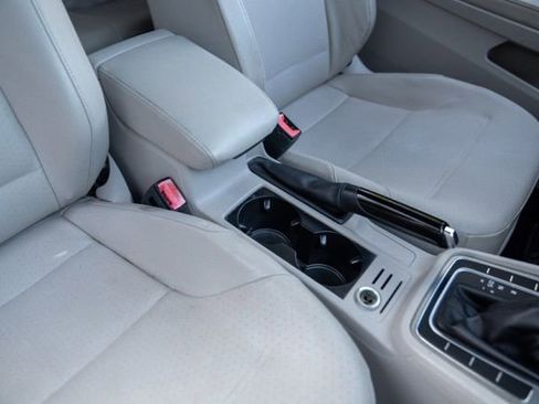 Used 2015 Volkswagen Golf S FWD image 28