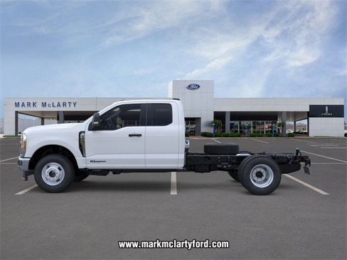 New 2026 Ford F350 XL w/ XL Chrome Package image 3