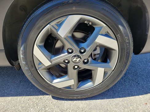 Used 2022 Hyundai Venue SEL image 27