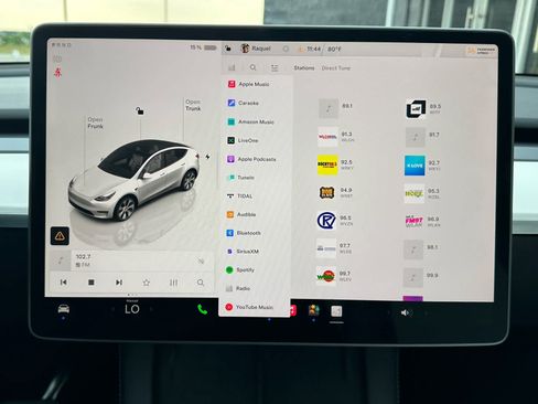 Used 2024 Tesla Model Y Long Range AWD/4WD image 19