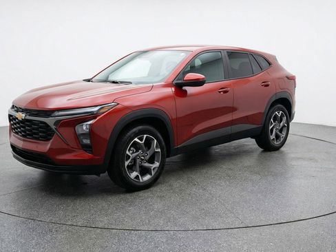 Used 2025 Chevrolet Trax LT FWD image 3