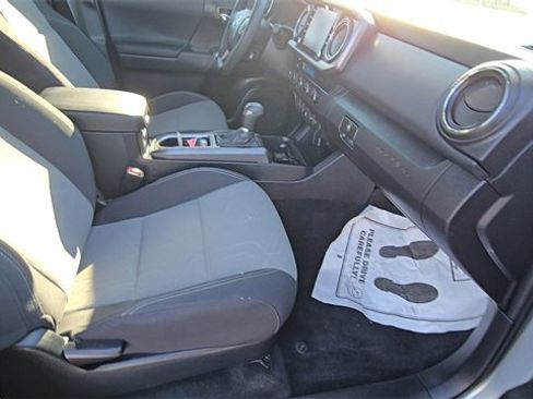 Used 2022 Toyota Tacoma TRD Off-Road image 29