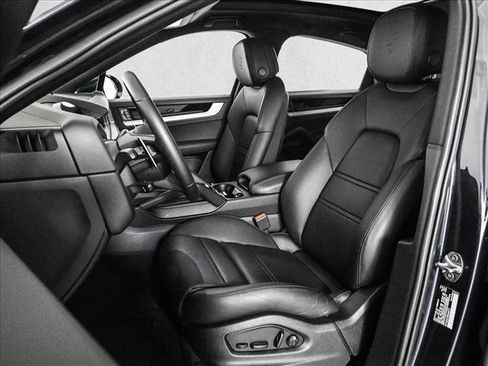 Used 2025 Porsche Cayenne Coupe AWD/4WD image 18