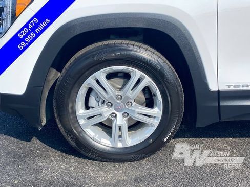 Used 2024 GMC Terrain SLE FWD image 16