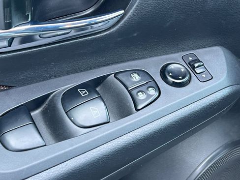 Used 2023 Nissan Kicks SR image 14