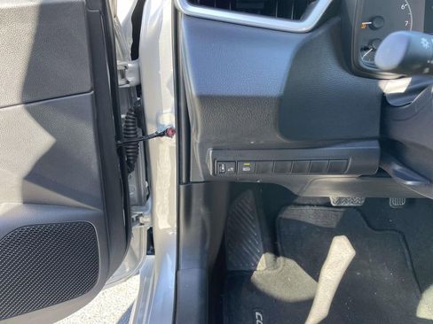 Used 2025 Toyota Corolla LE image 31