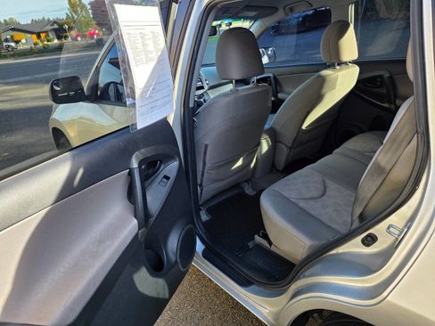 Used 2011 Toyota RAV4 4WD image 16