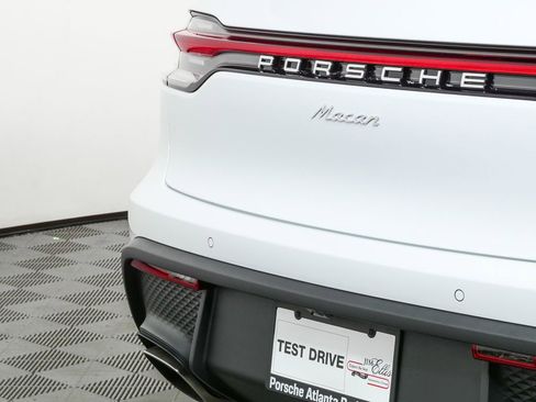 New 2026 Porsche Macan image 1