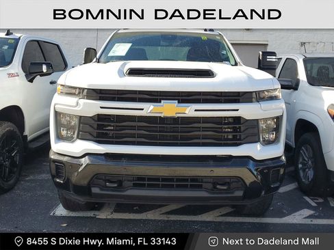 Used 2025 Chevrolet Silverado 2500 Custom w/ Custom Value Package image 2